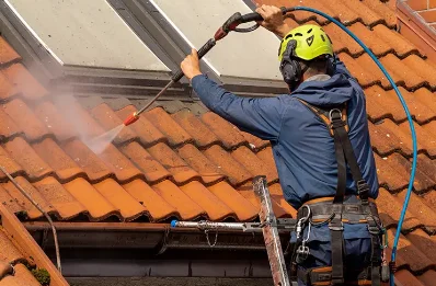 Démoussage et hydrofuge de toiture à Manvieux